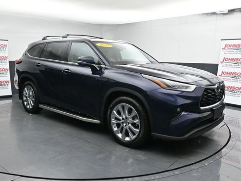Used 2022 Toyota Highlander Limited image 2
