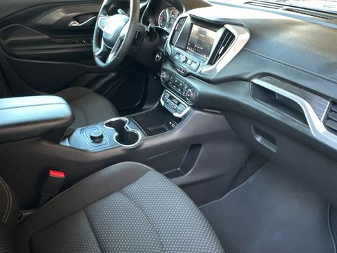 Used 2024 GMC Terrain SLE image 16