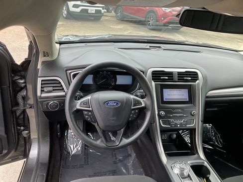 Used 2019 Ford Fusion SE image 14