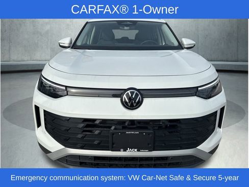 Used 2025 Volkswagen Tiguan SE w/ Panoramic Sunroof Package image 10