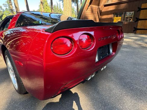 Used 2002 Chevrolet Corvette Coupe w/ Preferred Equipment Group1 RWD image 39