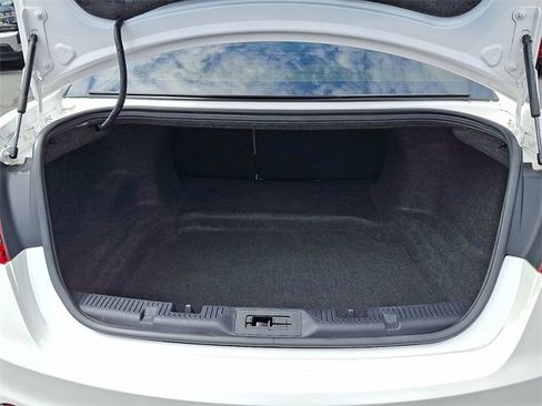 Used 2019 Ford Taurus Limited image 17