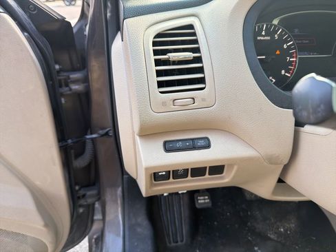 Used 2017 Nissan Altima 2.5 SV image 17