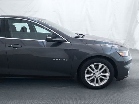 Used 2017 Chevrolet Malibu LT image 9