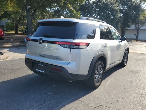 Certified 2024 Nissan Pathfinder SV image 7