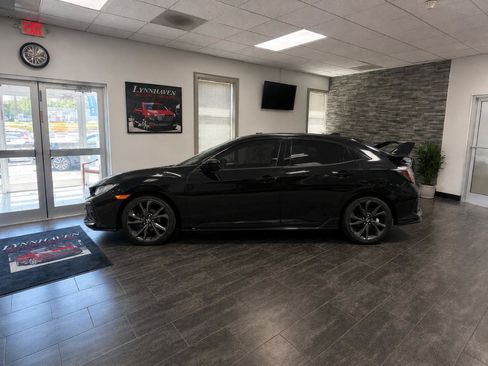 Used 2017 Honda Civic Sport image 5