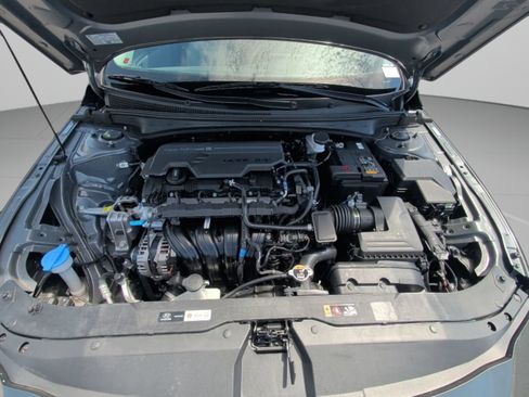 Used 2025 Hyundai Elantra Limited FWD image 10