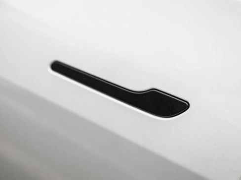 Used 2020 Tesla Model Y Long Range image 19