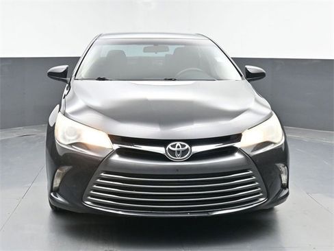 Used 2016 Toyota Camry LE image 3