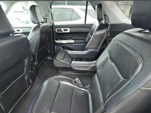 Used 2023 Ford Explorer XLT w/ Equipment Group 202A RWD image 8