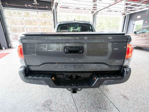 Used 2021 Toyota Tacoma TRD Off-Road w/ TRD Premium Off Road Package image 3