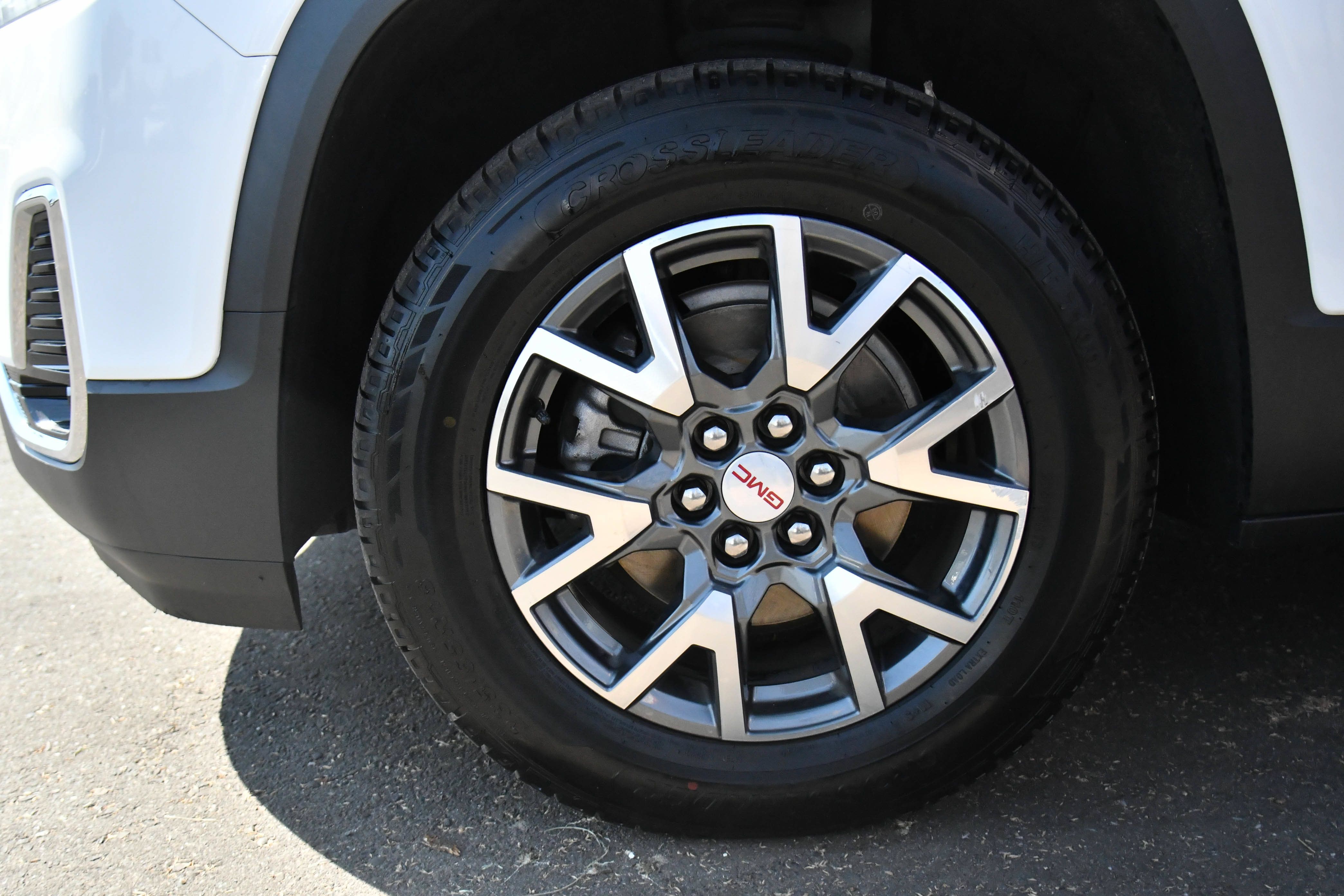 Used 2023 GMC Acadia SLT FWD image 12