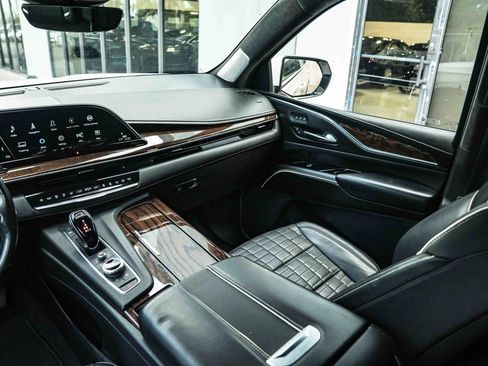Used 2021 Cadillac Escalade Sport Platinum w/ LPO, ONYX Package AWD/4WD image 30