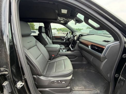 Used 2025 GMC Yukon XL Denali w/ Sun & Power Step Package AWD/4WD image 13