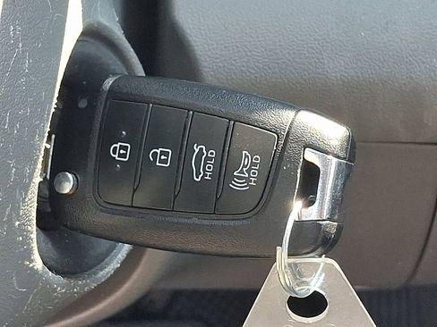 Used 2024 Hyundai Elantra SE FWD image 23