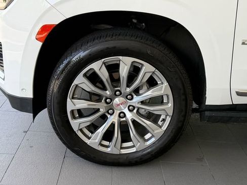 Used 2024 GMC Yukon Denali w/ Denali Reserve Package AWD/4WD image 4