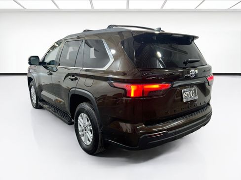 Used 2024 Toyota Sequoia SR5 w/ SR5 Premium Package AWD/4WD image 6