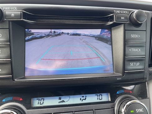 Used 2018 Toyota RAV4 LE AWD/4WD image 19