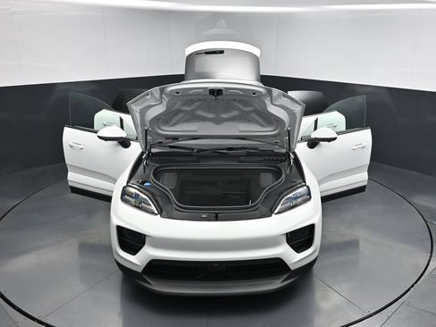 New 2026 Porsche Macan 4 Electric AWD/4WD image 30