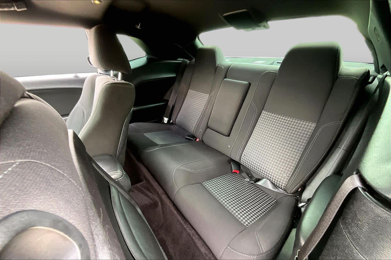 Used 2016 Dodge Challenger R/T RWD image 19