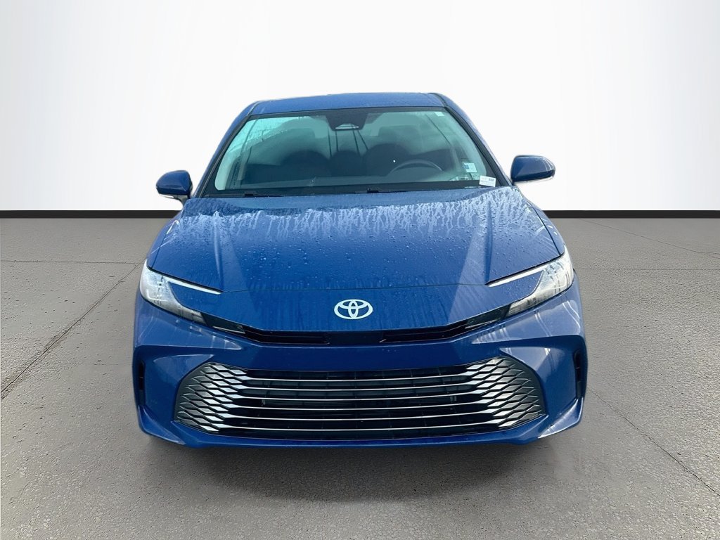 Used 2025 Toyota Camry XLE FWD image 2