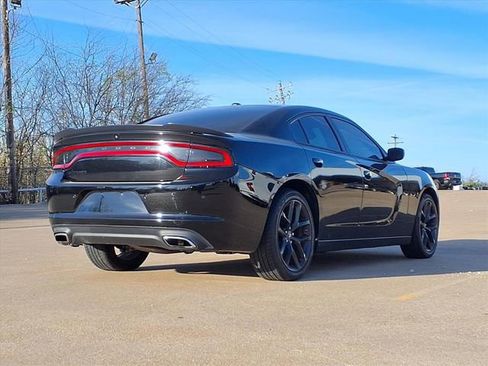 Used 2022 Dodge Charger SXT w/ Blacktop Package image 5