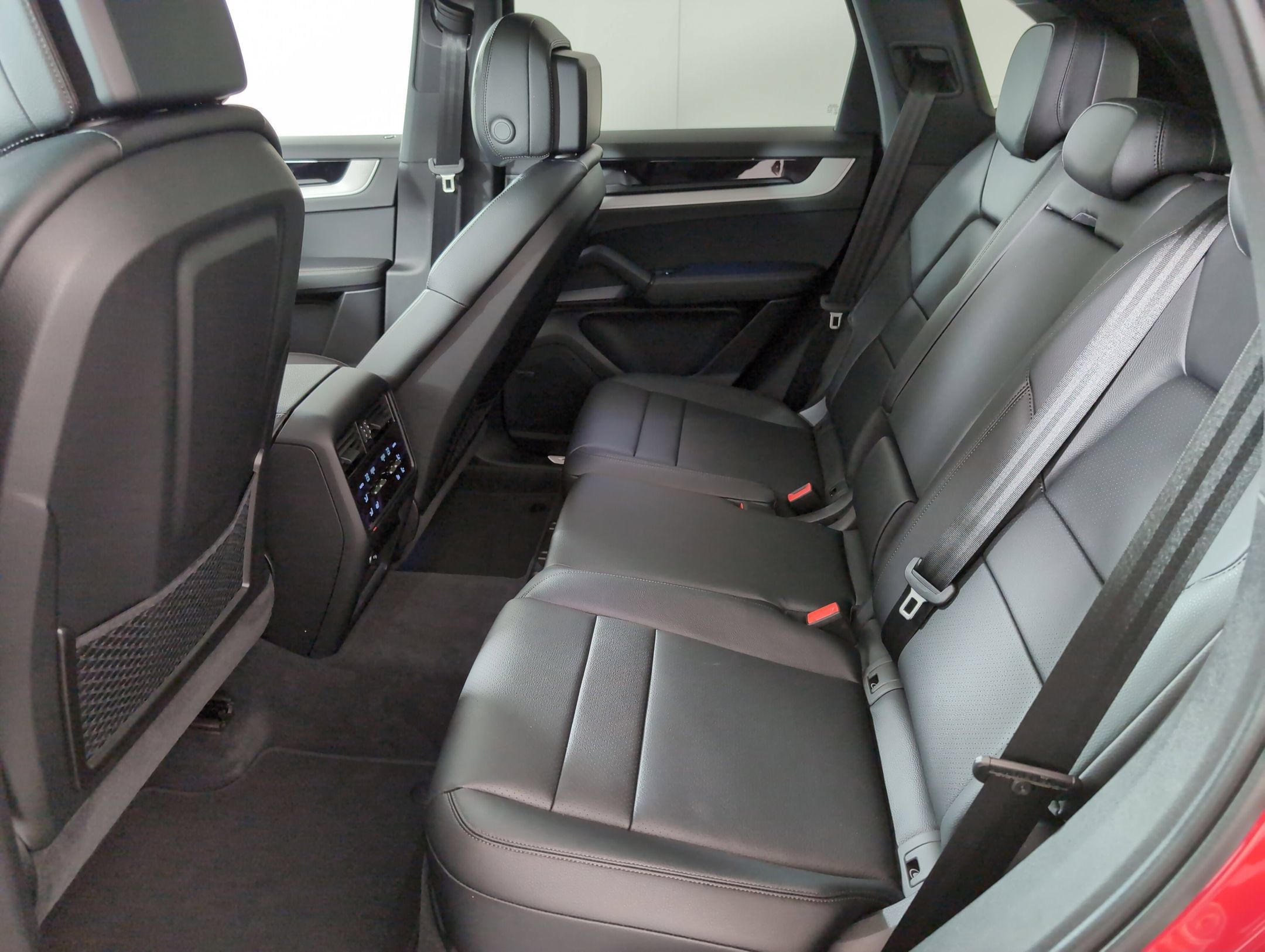 Certified 2025 Porsche Cayenne AWD/4WD image 20