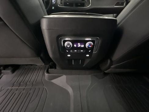 Certified 2023 GMC Yukon XL SLT w/ SLT Luxury Package AWD/4WD image 21