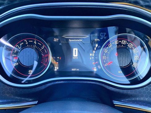 Used 2016 Dodge Challenger R/T Scat Pack w/ Leather Interior Group image 21