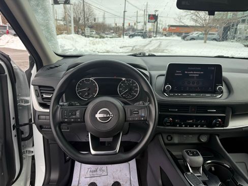 Used 2024 Nissan Rogue SV image 48