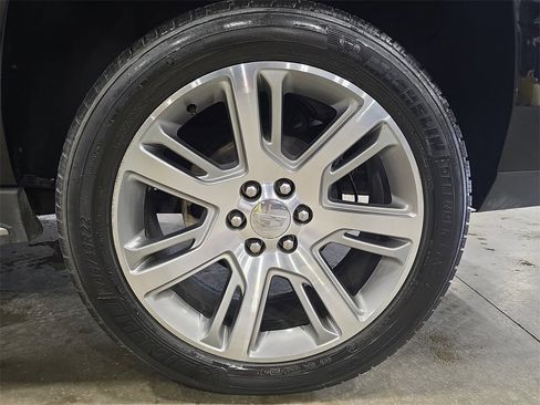 Used 2016 Cadillac Escalade ESV Premium image 34