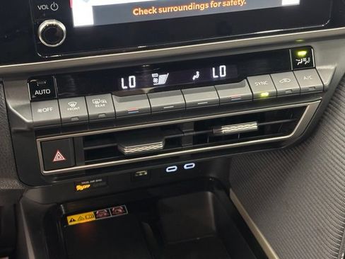 Used 2025 Toyota Camry SE FWD image 25