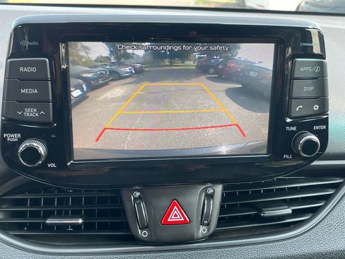 Used 2018 Hyundai Elantra GT FWD image 31