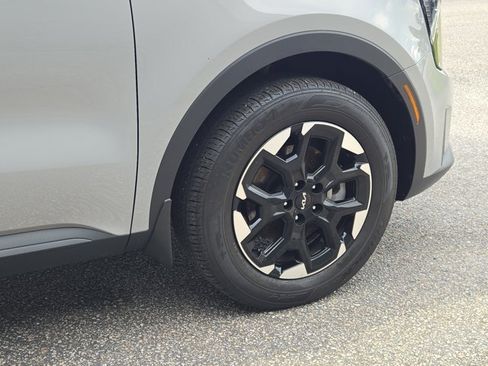 Certified 2025 Kia Sorento S FWD image 7