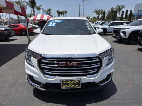 Used 2023 GMC Terrain SLT FWD image 3