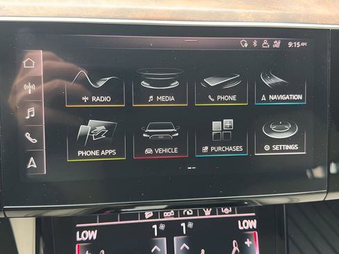 Used 2019 Audi e-tron Prestige w/ Prestige Package AWD/4WD image 33