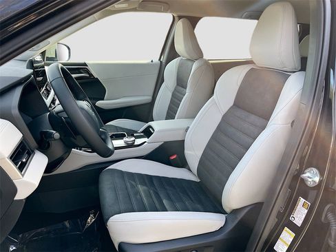 New 2025 Mitsubishi Outlander SE image 21