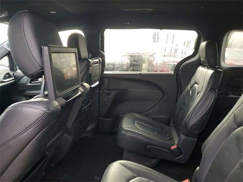 Certified 2021 Chrysler Pacifica Touring-L w/ Uconnect Theater Family Group image 10