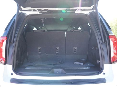 Used 2023 GMC Yukon Denali AWD/4WD image 16