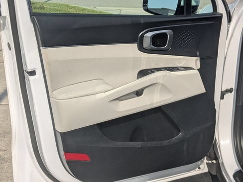 Used 2024 Kia Sorento S w/ Panoramic Sunroof Package FWD image 11