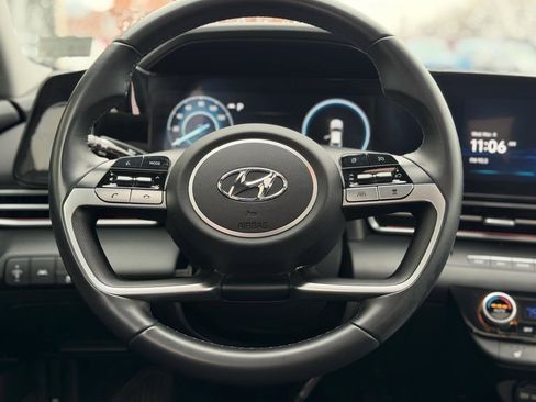 Used 2023 Hyundai Elantra Limited image 15