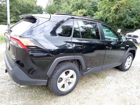 Certified 2021 Toyota RAV4 XLE w/ Convenience Package AWD/4WD image 3