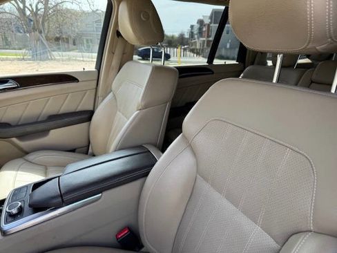 Used 2016 Mercedes-Benz GL 450 4MATIC image 41