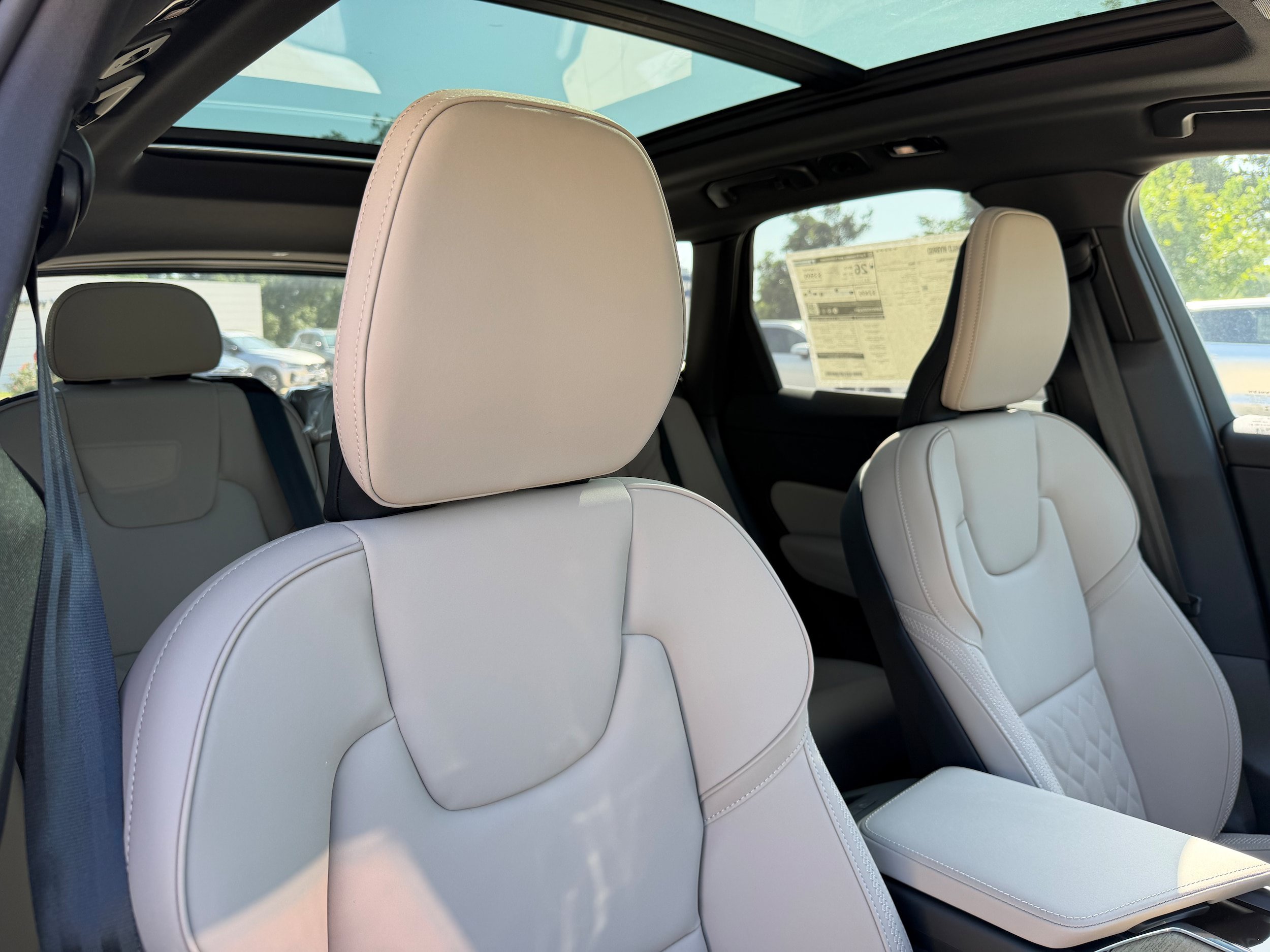 New 2026 Volvo XC60 B5 Plus w/ Protection Package Premier AWD/4WD image 9