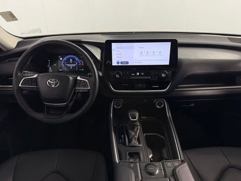 Used 2024 Toyota Grand Highlander XLE image 25