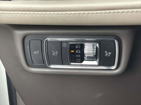Used 2023 Lincoln Aviator Standard image 16