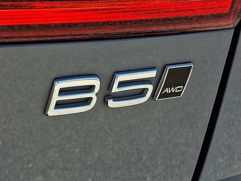 Certified 2023 Volvo XC60 B5 Plus w/ Climate Package AWD/4WD image 31