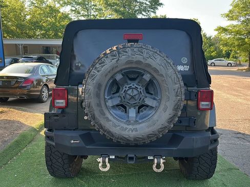 Used 2015 Jeep Wrangler Unlimited Sahara AWD/4WD image 6