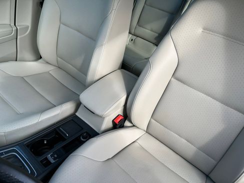 Used 2015 Volkswagen e-Golf SEL Premium image 24