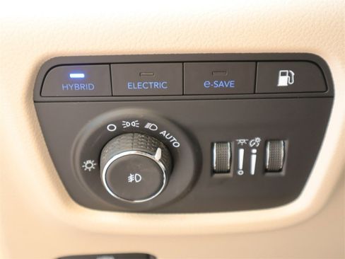 New 2023 Jeep Grand Cherokee 4xe w/ Luxury Tech Group II image 19